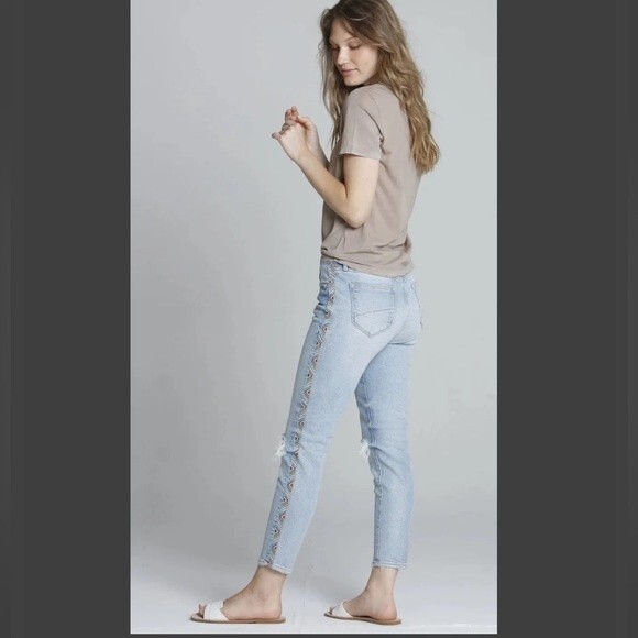 Driftwood Gizelle Girlfriend Skinny Embroidered distressed jeans - Picture 15 of 15